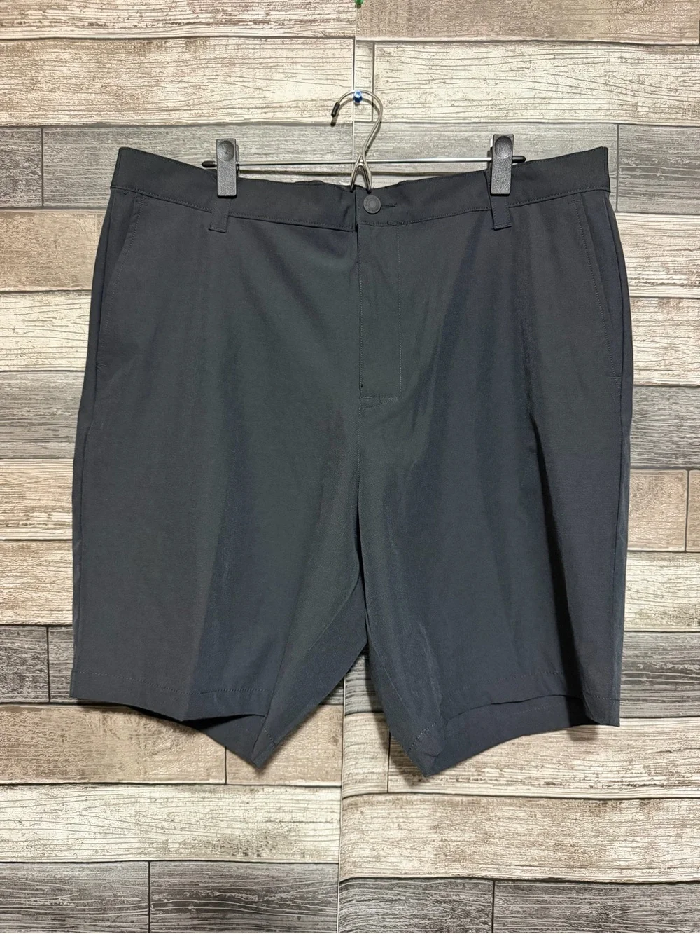 Banana Republic Comfort Flat Front Shorts Men’s 40 Black (Inseam 9.5) Tech Short